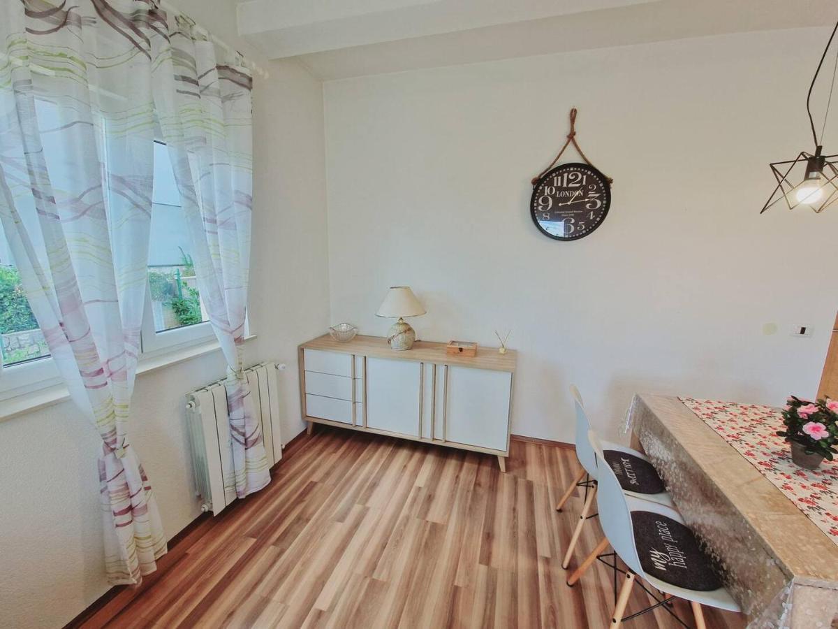 Apartments In Rijeka, Free Parking And Large Terrace, 15Min Drive From The Beach Exterior photo